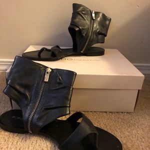 *PENDING PURCHASE* BCBG 8.5 sandals- never worn.